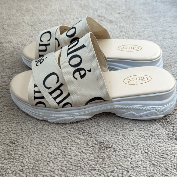 Cute Slides - Dupes - Picture 3 of 5